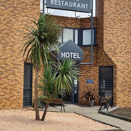 Hotel L'Etoile Aeroport - A61 Carcassonne Exterior photo